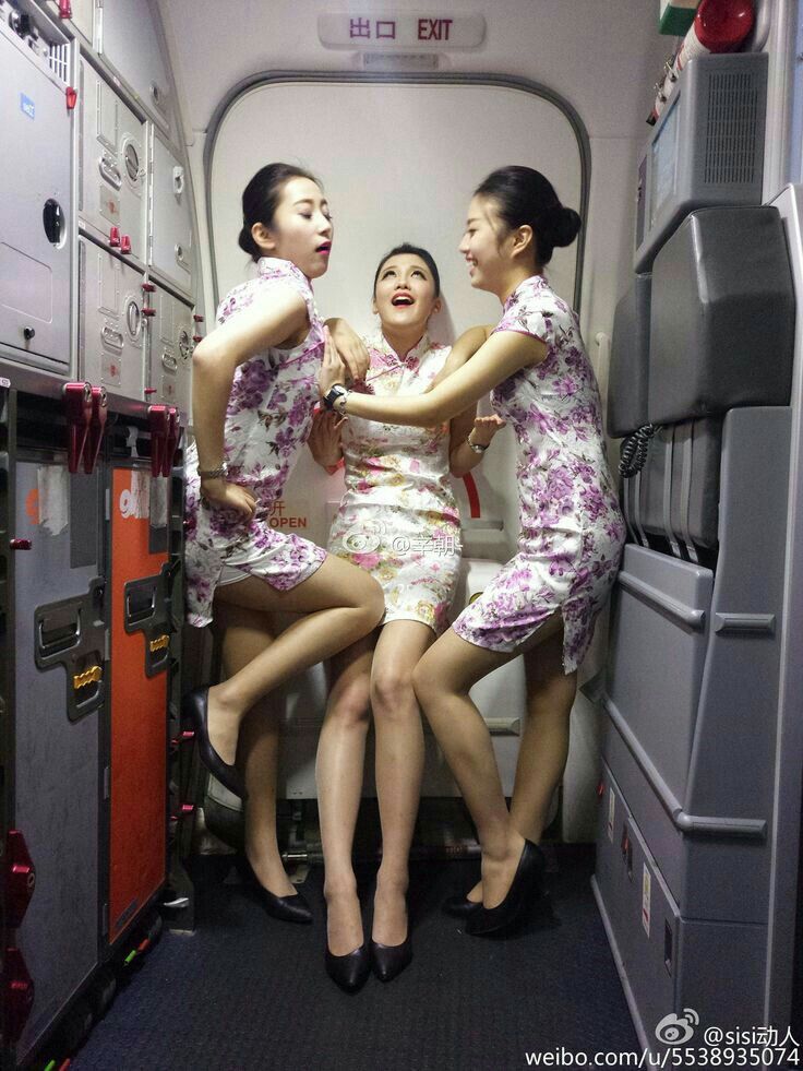 2833238-flight-attendants-00348.webp