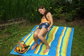 amateur pic als_phallic-picnic_zoe-bloom_high_0035