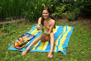 amateur pic als_phallic-picnic_zoe-bloom_high_0088