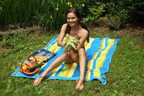 als_phallic-picnic_zoe-bloom_high_0089