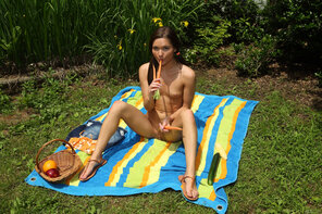 amateur pic als_phallic-picnic_zoe-bloom_high_0167