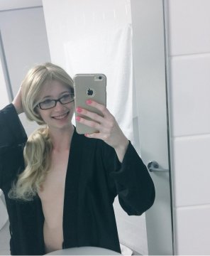 Hair Blond Skin Selfie Mirror 