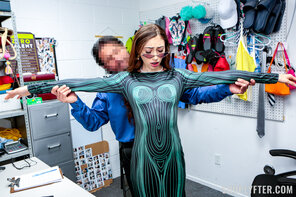 amateur pic shoplyfter_tiana_blow_018