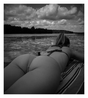 amateur photo Sexy thick ass by lake
