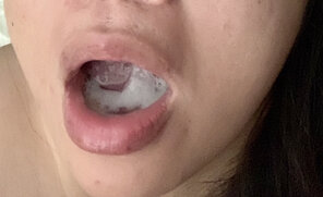 amateur pic I love having a mouth full of cum.