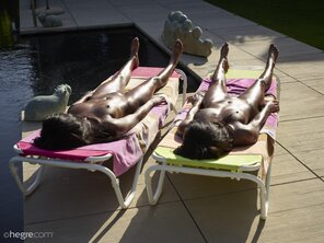 alexandra-and-ombeline-poolside-25-14000px