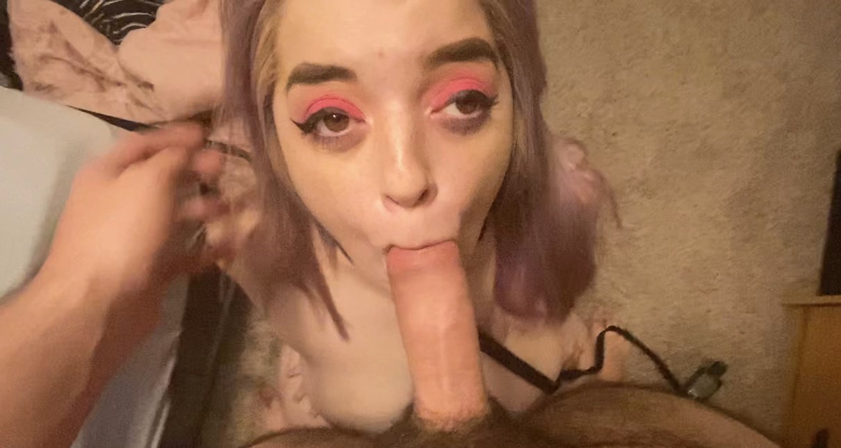 amateur photo Cute busty slut Laura (37)