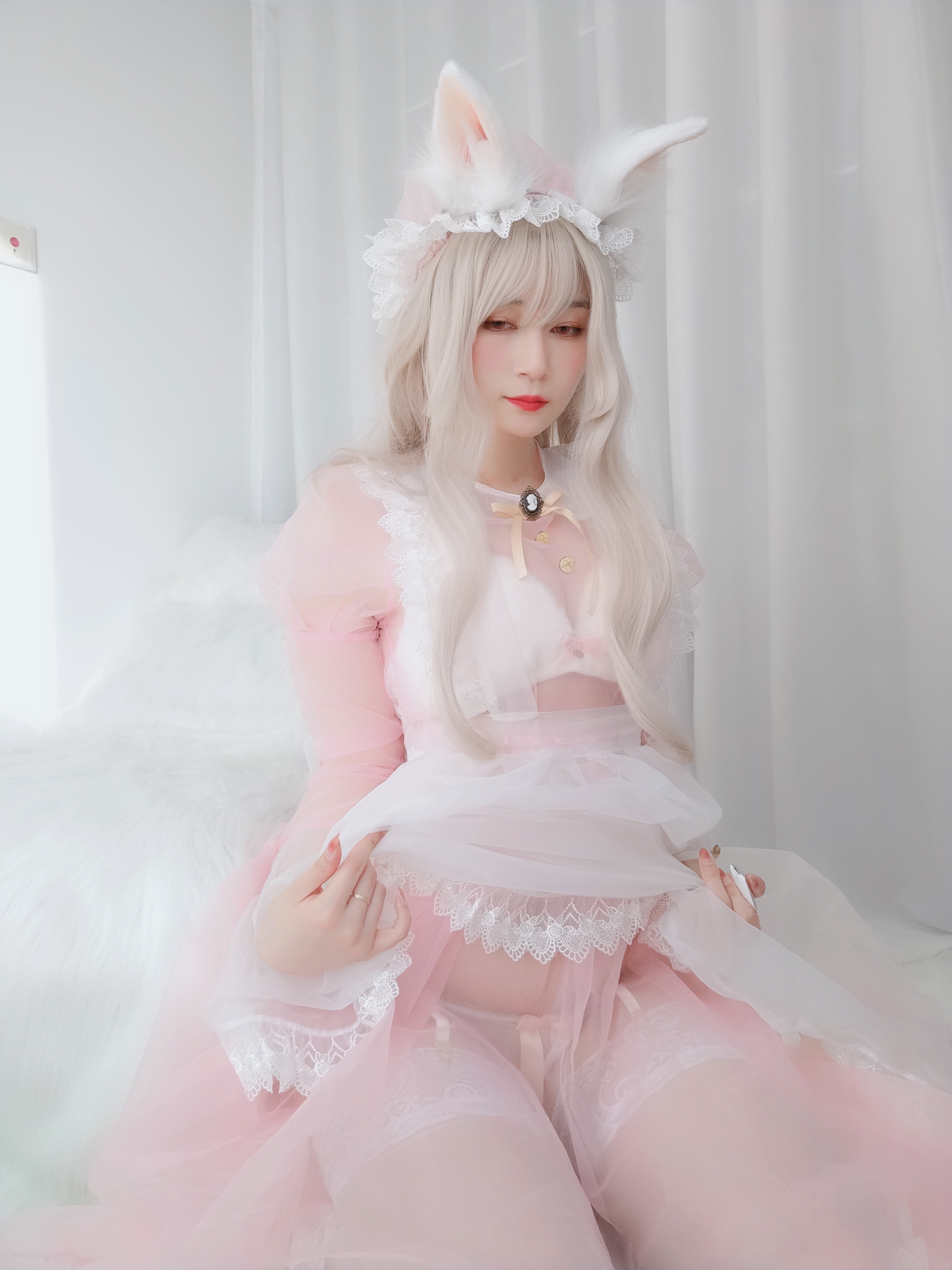 Bunny модель. Miss coser Silver 81 ". White Bunny модель.