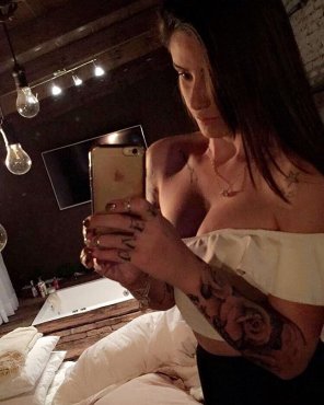 amateur photo Tattooed girl