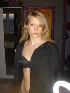 amateur pic 2005-02-26 22.30.xx