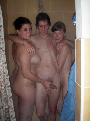 amateur pic Threesome in the shower.