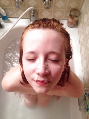 amateur photo Bathtime Nut-Busting