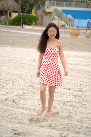 amateur pic Asian Teen Lulu Chu 1