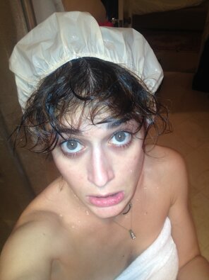 amateur pic Lizzy Caplan (32)