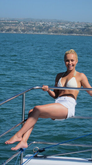 amateur pic Hayden Panettiere (21)