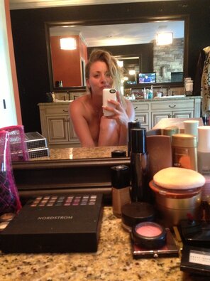 amateur pic Kaley Cuoco (15)