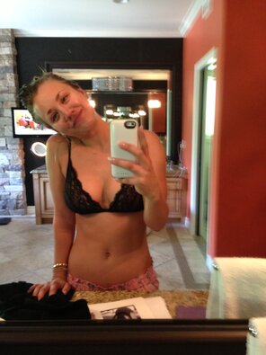 amateur pic Kaley Cuoco (18)