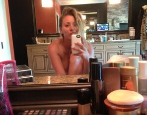 amateur pic Kaley Cuoco (35)