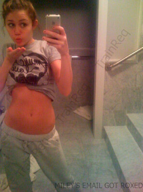 amateur pic Miley Cyrus (1)