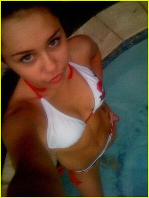 amateur pic Miley Cyrus (10)