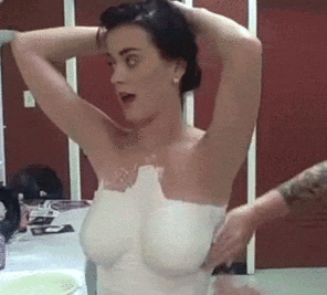 Katy Perry in an embarrassing predicament 