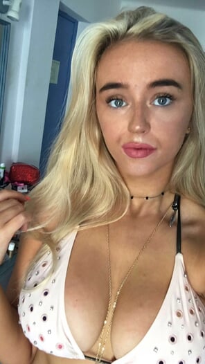 amateur pic Busty blonde slut Savannah Wallace (7)