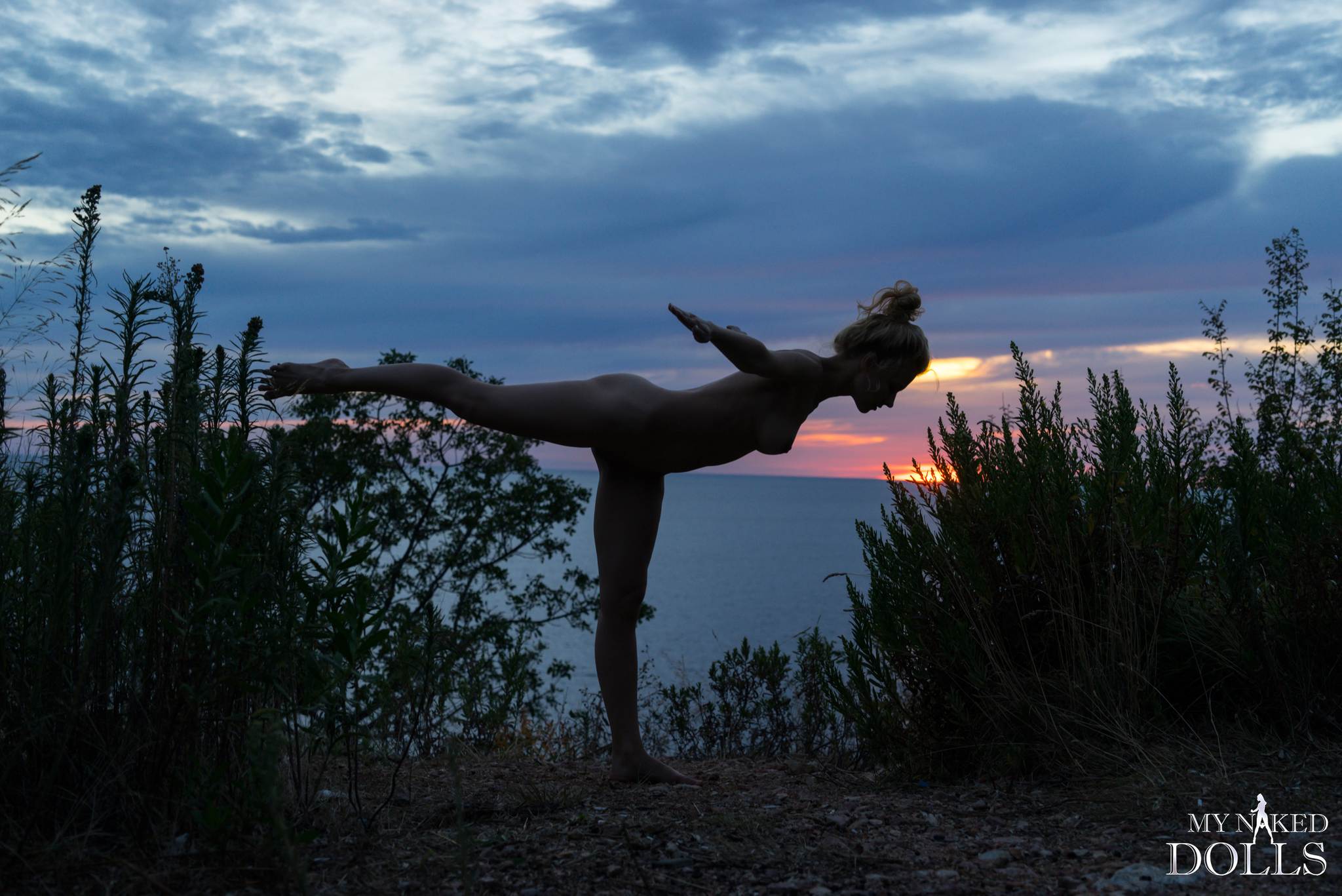 amateur photo What's-under-the-yoga-pants-2_Ariel_126