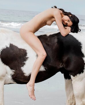 amateur pic kendall_jenner_nude_horse_riding_set_leaked-HPOHUN