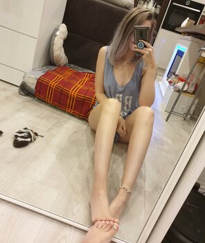 amateur pic Long legs, small feet :3 [F]