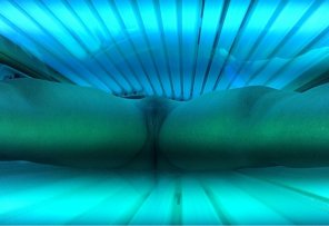 Tanning bed.