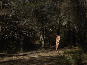 julia-woman-in-the-woods-37-10000px