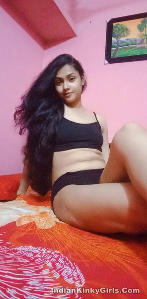 amateur pic Beautiful-Bangladeshi-Girlfriend-Nude-In-Bed_002