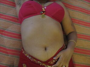 amateur pic Friends-mom-showing-Belly