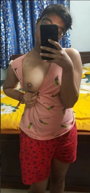 amateur pic Kolkata-Office-Girl-With-Hairy-Pussy-Nude-Selfies_006