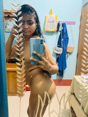 amateur pic Cute-Desi-Teen-Clicking-Naked-Mirror-Selfies_006-e1726035823371