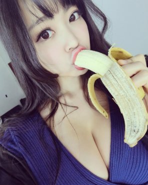amateur photo Yuri Shibuya getting in some potassium