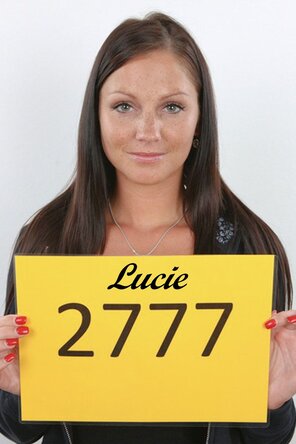 amateur pic 2777 Lucie (1)
