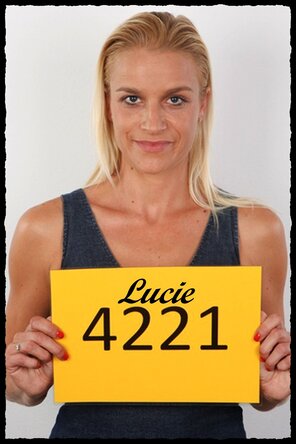 amateur pic 4221 Lucie (1)