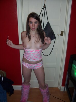 amateur pic Hannah UK British Teen Amateur Picture Collection - UK Amateur Hannah - HQ Pink Outfit 21