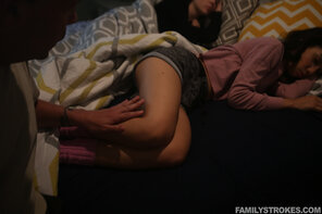 familystrokes_aliya_brynn_and_jackie_rogen_060