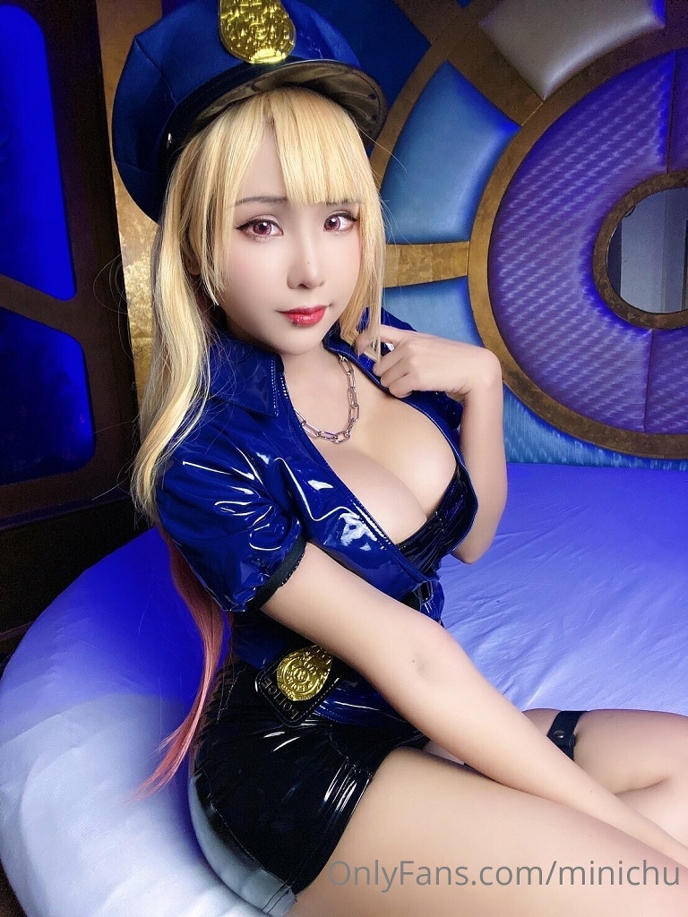 amateur photo Minichu-Marin-Kitagawa-Police-2