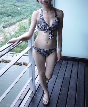 amateur pic PicFunsized bikini girl