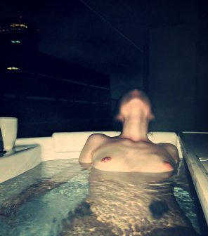 Relaxing under the Tokyo night sky [f]