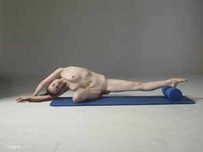 amateur pic emily-elastic-elegance-10-10000px