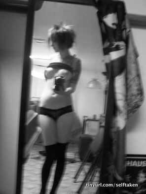 amateur pic mirror_1068