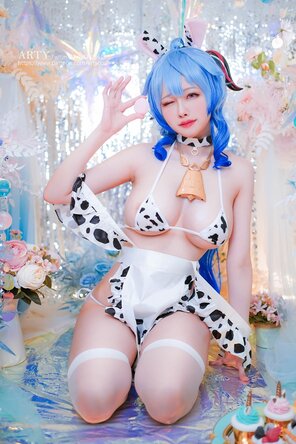 amateur pic Arty-Huang-Ganyu-Cow-10