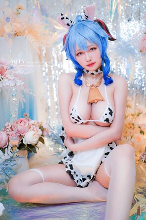 amateur pic Arty-Huang-Ganyu-Cow-17