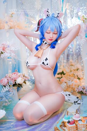 amateur pic Arty-Huang-Ganyu-Cow-22