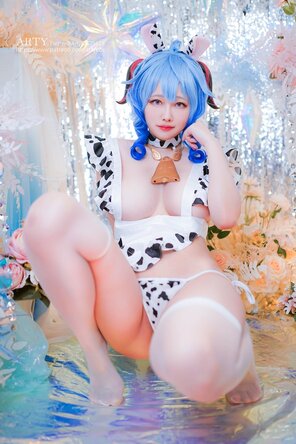 amateur pic Arty-Huang-Ganyu-Cow-30