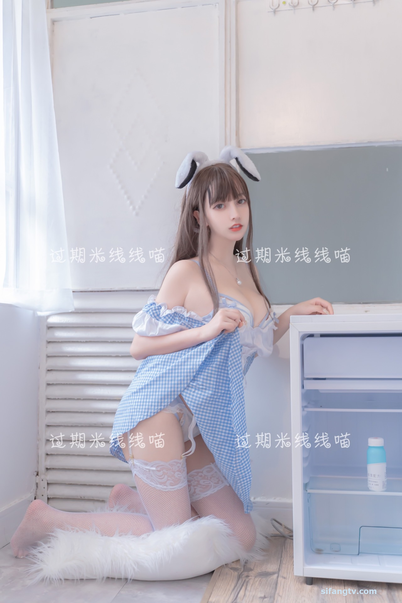 amateur photo Mixian Sama (过期米线线喵) - 女仆蓝白 (1)